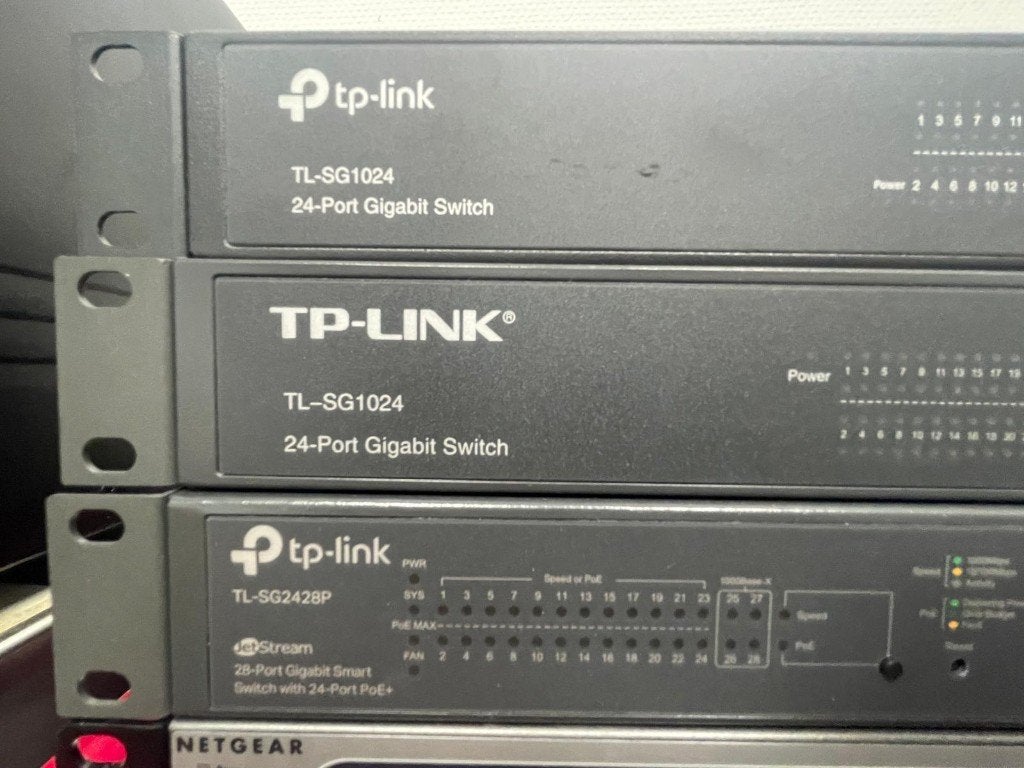 5 Switches (TP-Link, Cisco & Netgear) - Bulkdeal!, Ophalen of Verzenden, Zo goed als nieuw