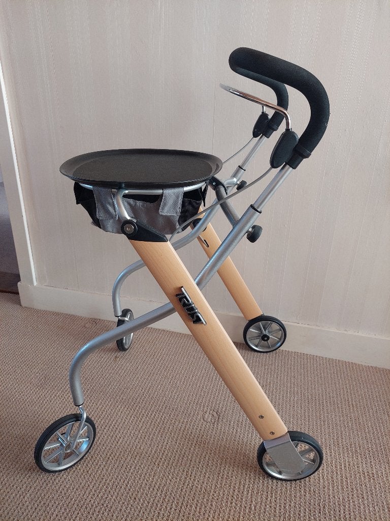 Handige rollator met dienblad en mandje, Diversen, Rollators, Ophalen, Opvouwbaar, Gebruikt