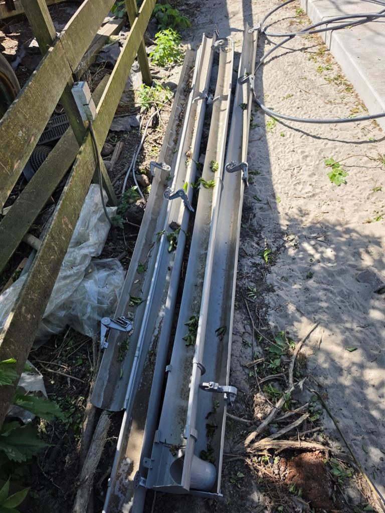 4 dakgoten 3,5m lang, Ophalen