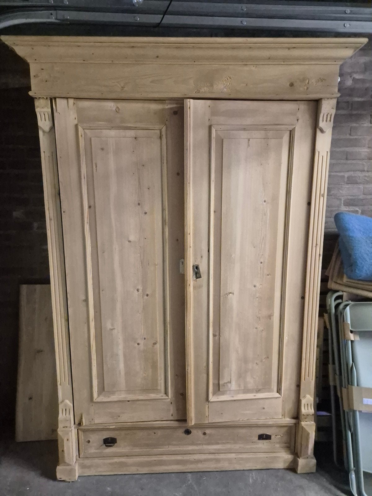 Massief houten kast met mooie details - opknapper, Ophalen