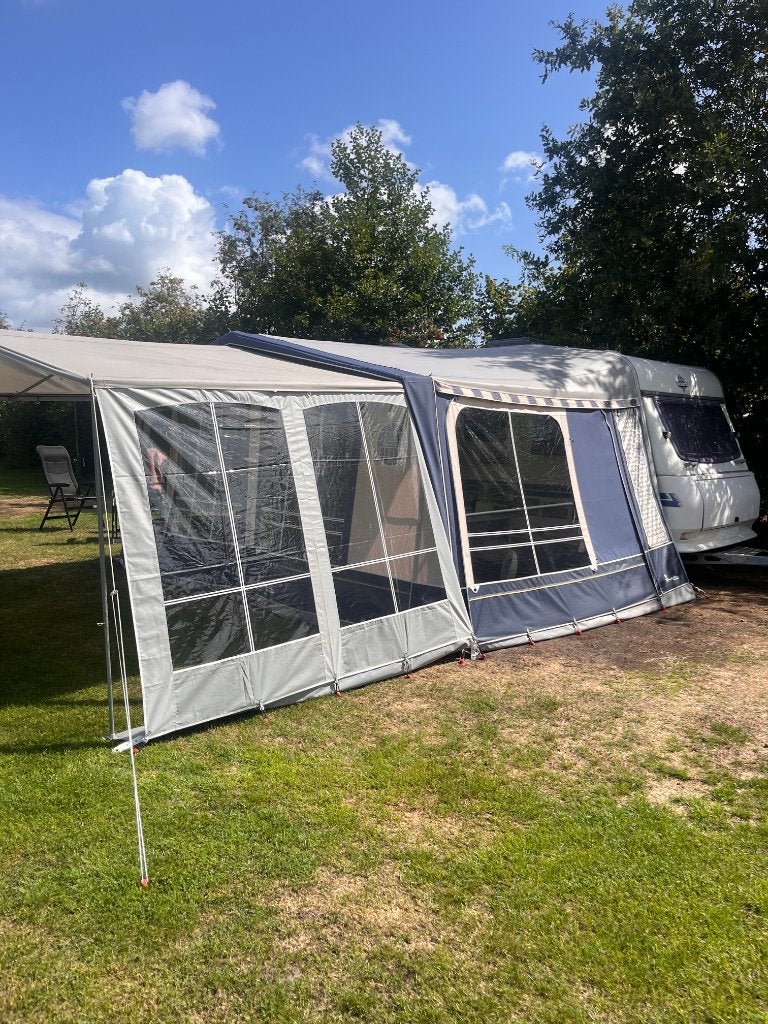 Hobby De Luxe 400 (1998), incl. Isabella voortent & luifel, Caravans en Kamperen, Caravans, Schokbreker, Hobby, 750 - 1000 kg