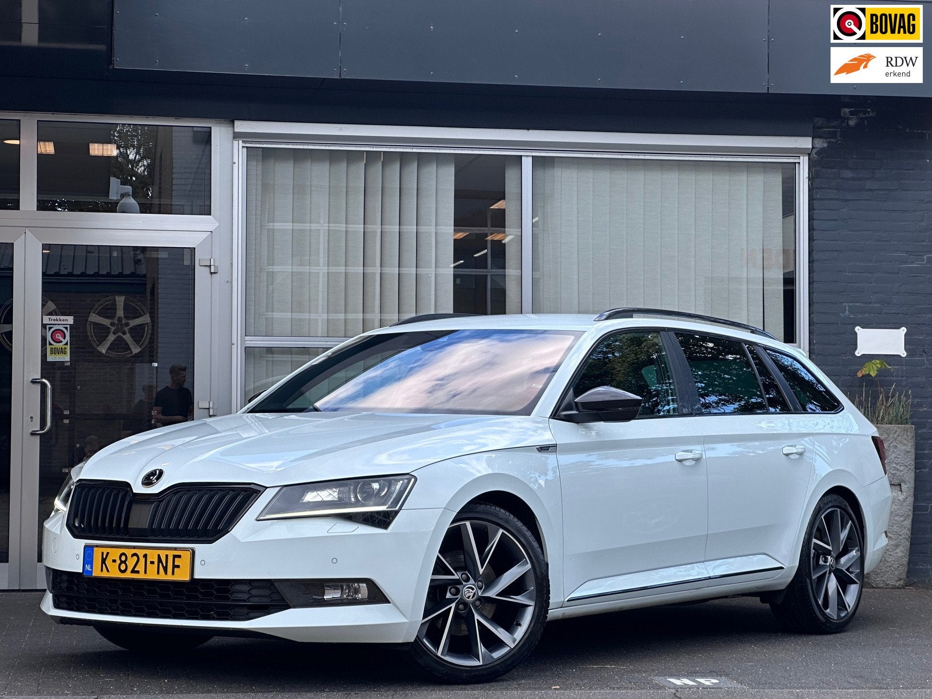 Skoda Superb Combi 2.0 TSI Sportline Business / ACC / DCC /, Auto's, Dealer onderhouden, 15 km/l, Gebruikt, 4 cilinders