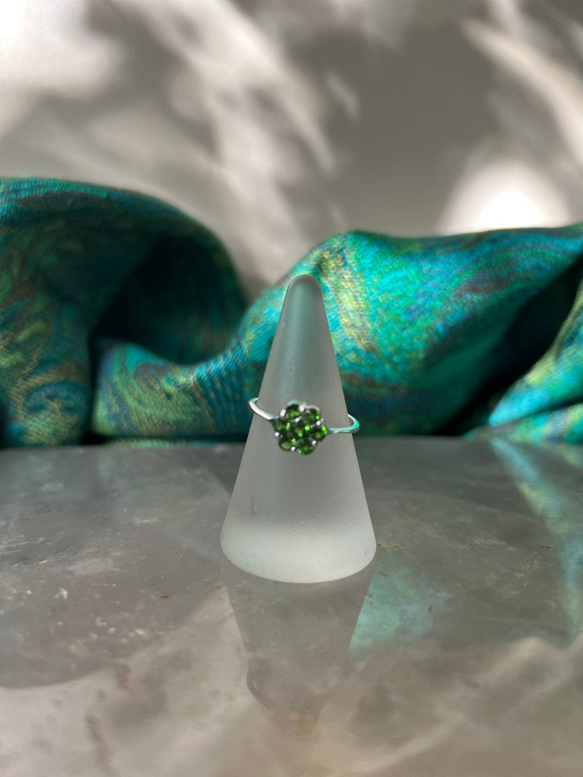 Diopsiet chroomdiopsiet bloem beschermt geluk welvaart, Sieraden, Tassen en Uiterlijk, Ringen, Nieuw, Ophalen of Verzenden, 17 tot 18