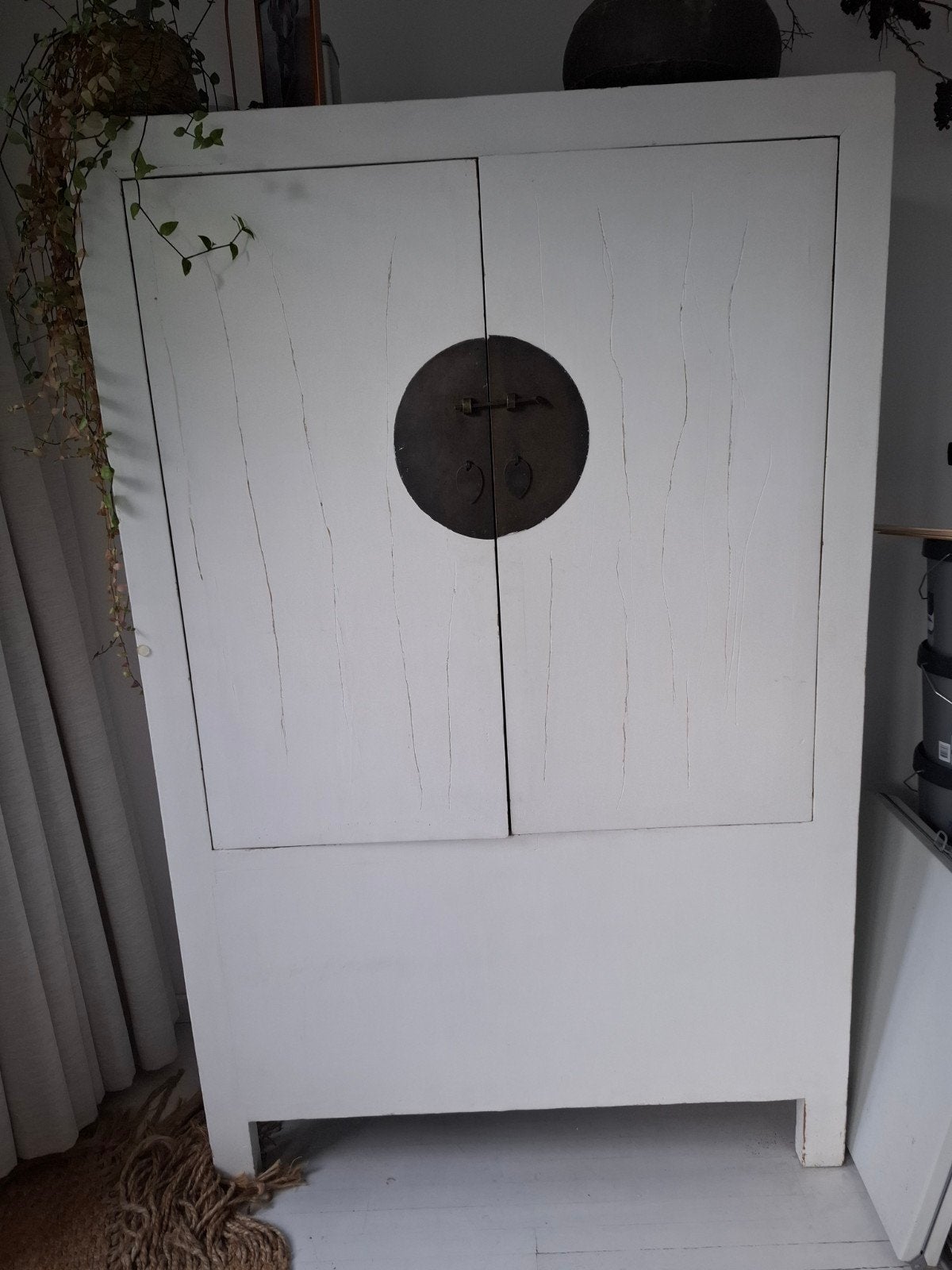 Wit geschilderde chinese bruidskast, Gebruikt, Oosters, Landelijk, 100 tot 150 cm, 50 tot 100 cm