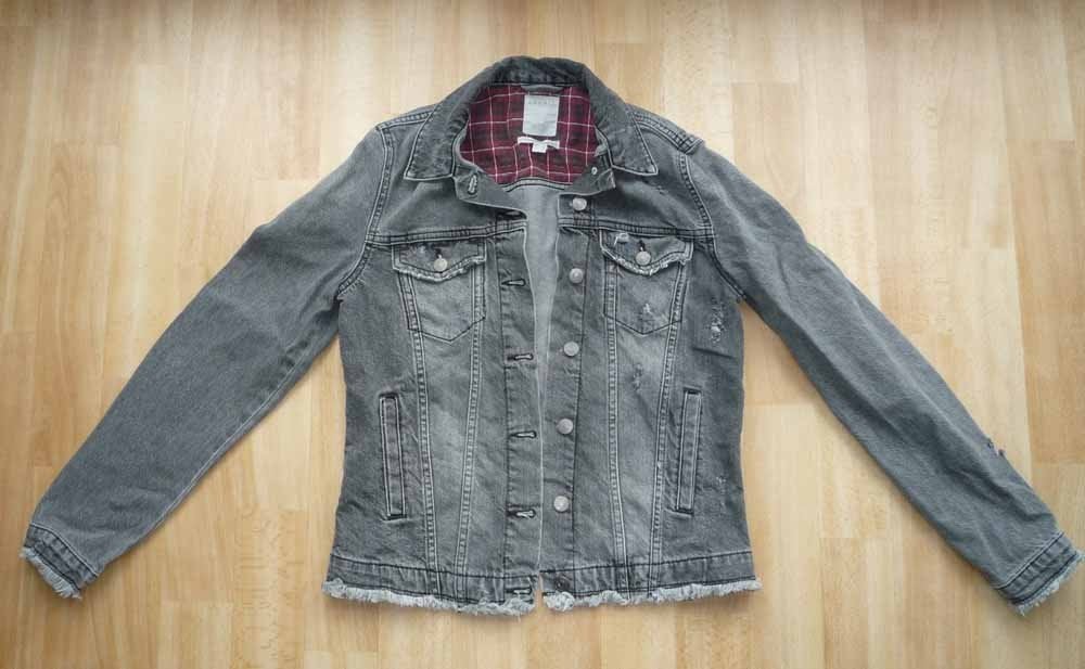 Grijs spijkerjack met tekst PUNK, Esprit maat M, Maat 38/40 (M), Ophalen of Verzenden, Zo goed als nieuw, Grijs