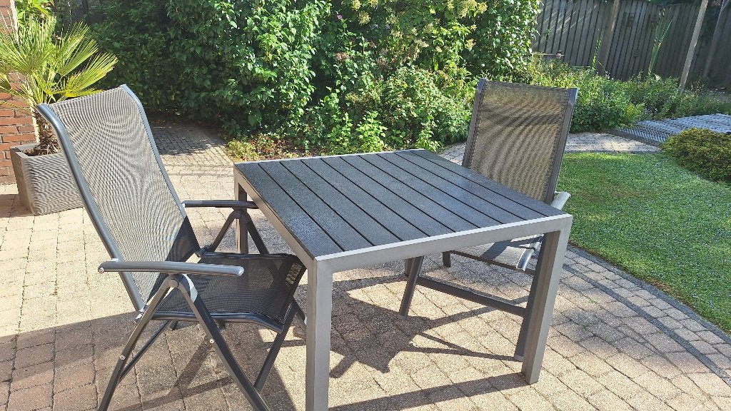 Tuintafel  met 2 stoelen, Tuin en Terras, Tuintafels, Ophalen, Gebruikt, Vierkant, Kunststof