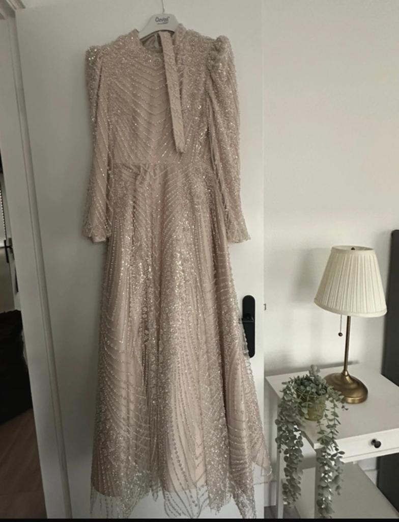 Elegante Galajurk met Kralen  - Maat 38 - gedragen - modesty, Maat 38/40 (M), Galajurk, Beige, Ophalen of Verzenden