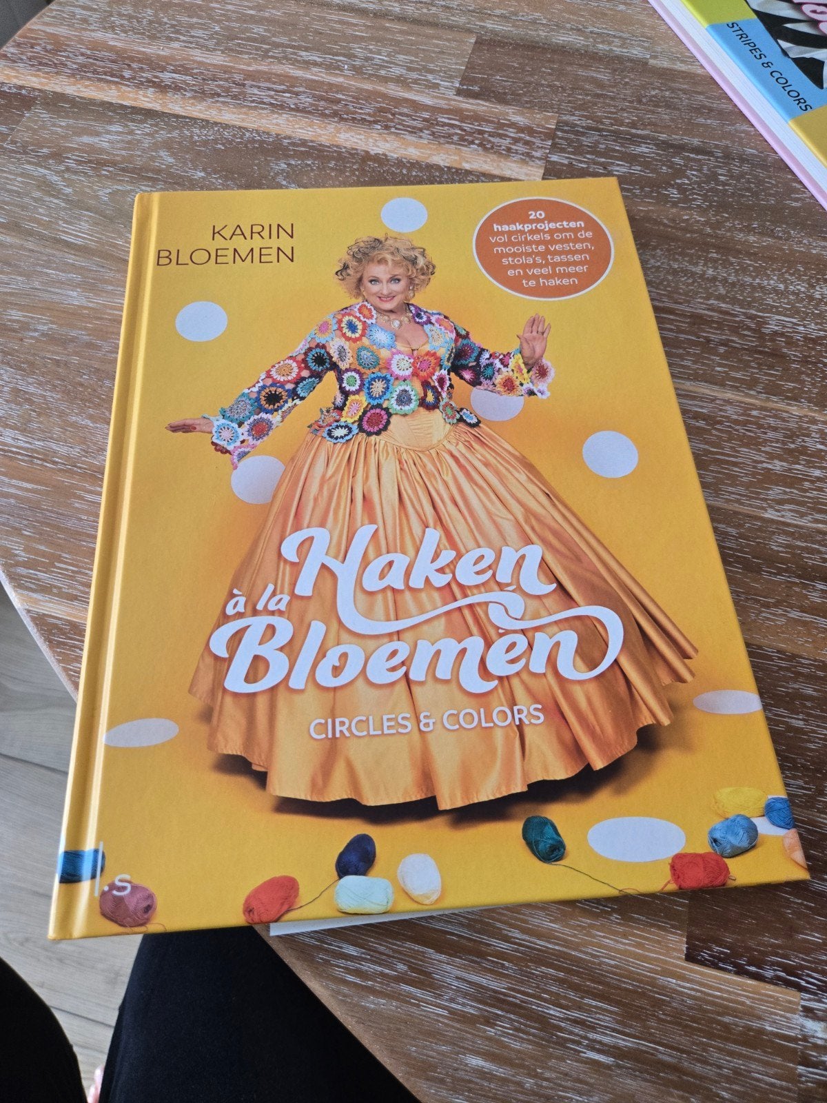 Karin Bloemen à la Haken Bloemen - Circles & Colors, Ophalen of Verzenden, Zo goed als nieuw, Breien en Haken, Karin Bloemen