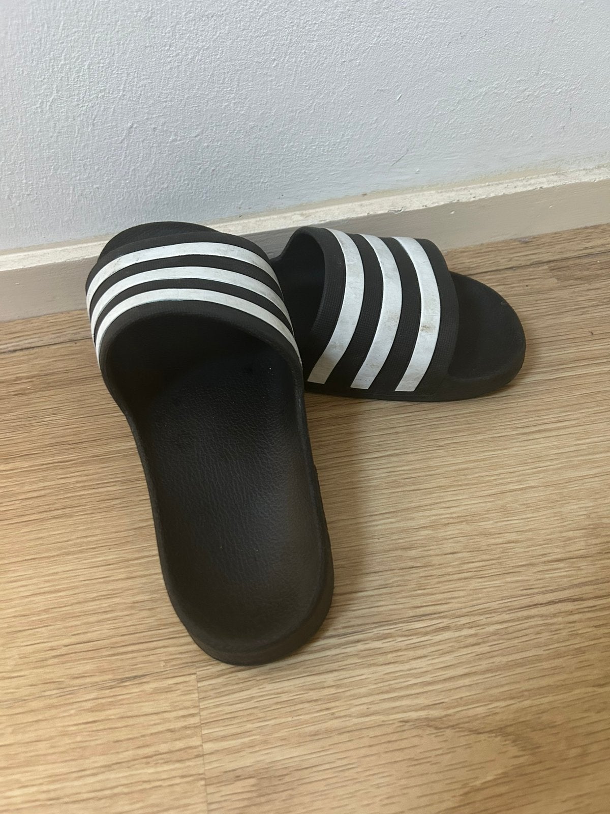 Adidas Slippers, Verzenden, Zo goed als nieuw