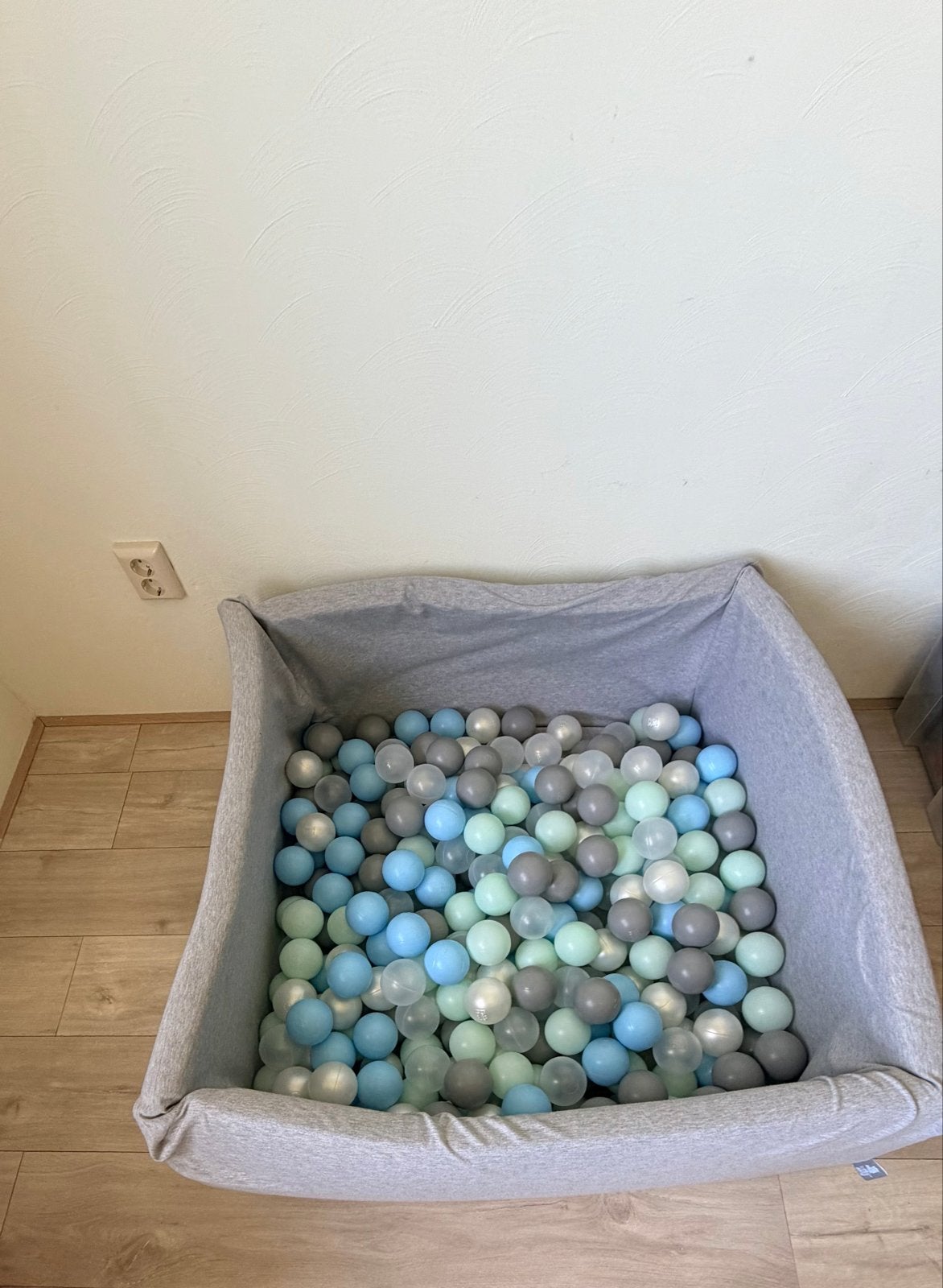 Kiddy Moon grijze ballenbak met 284 ballen, Kinderen en Baby's, Speelgoed | Babyspeelgoed, Ophalen, Zo goed als nieuw, Overige typen