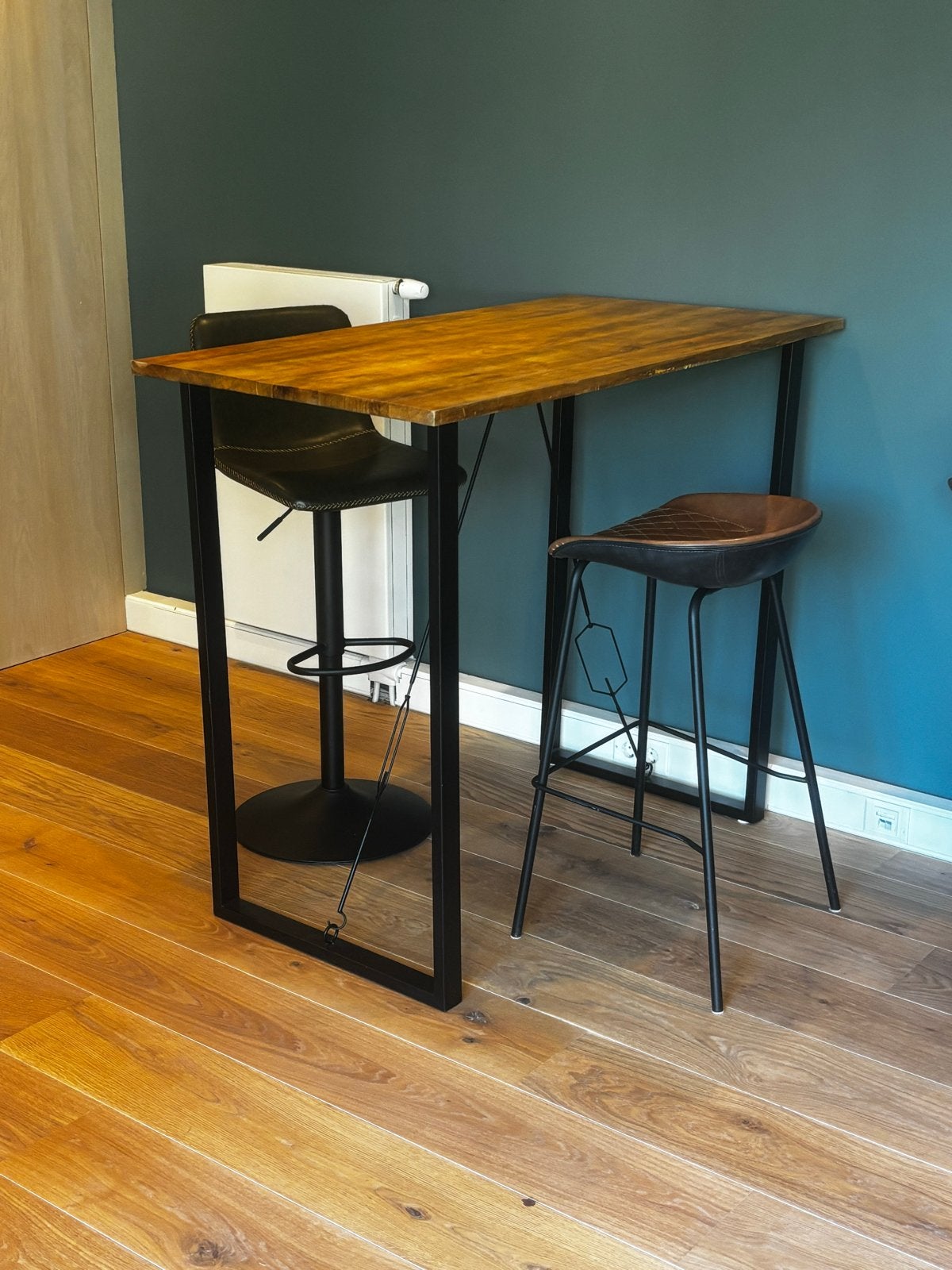 Bartafel met 2 barkrukken - Industrieel design, Ophalen, Gebruikt, In hoogte verstelbaar, 90 cm of meer