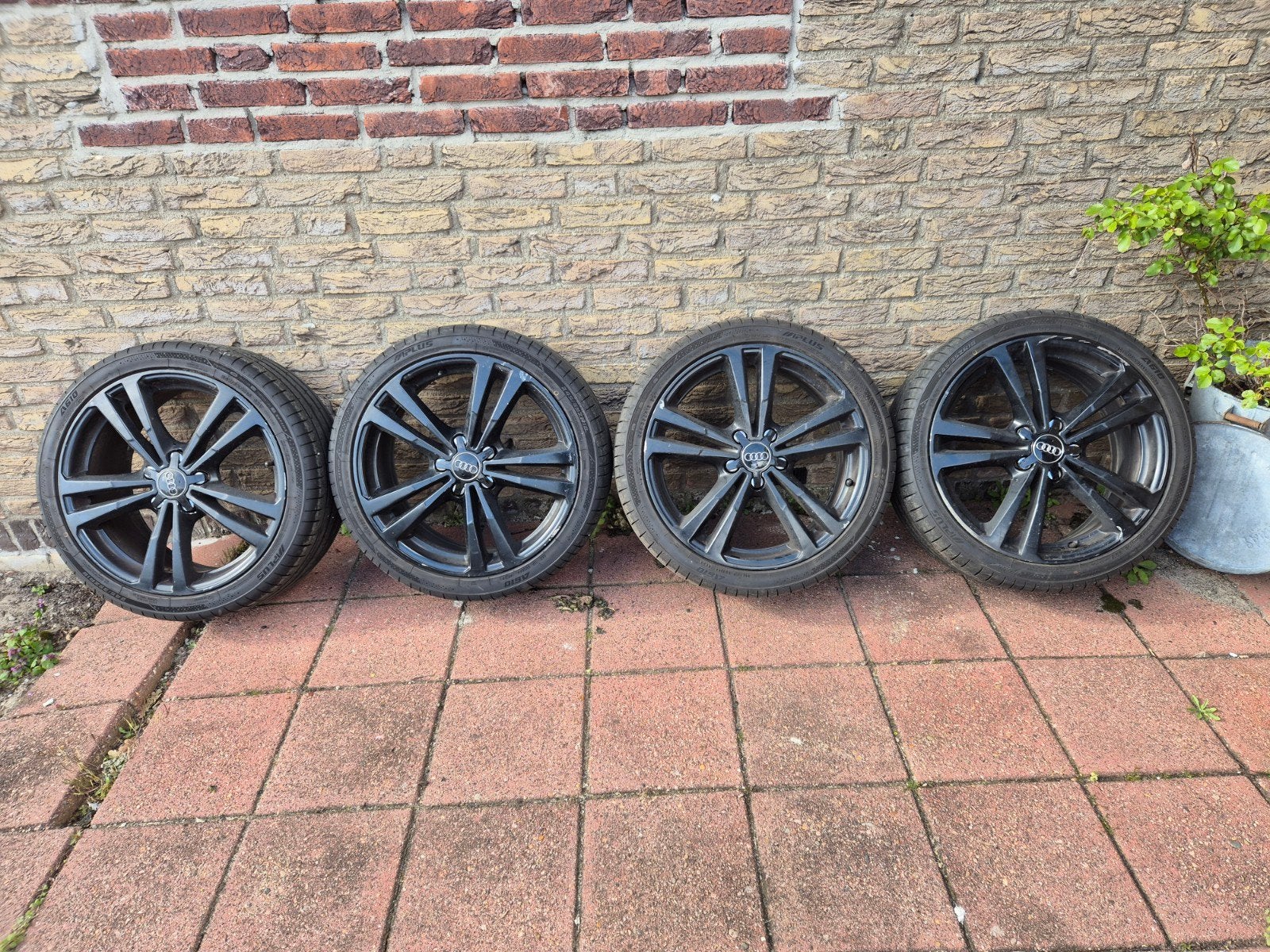 Diverse sets velgen Audi 17inch en Toyota TTE velgen, Ophalen, Zomerbanden, Velg(en)