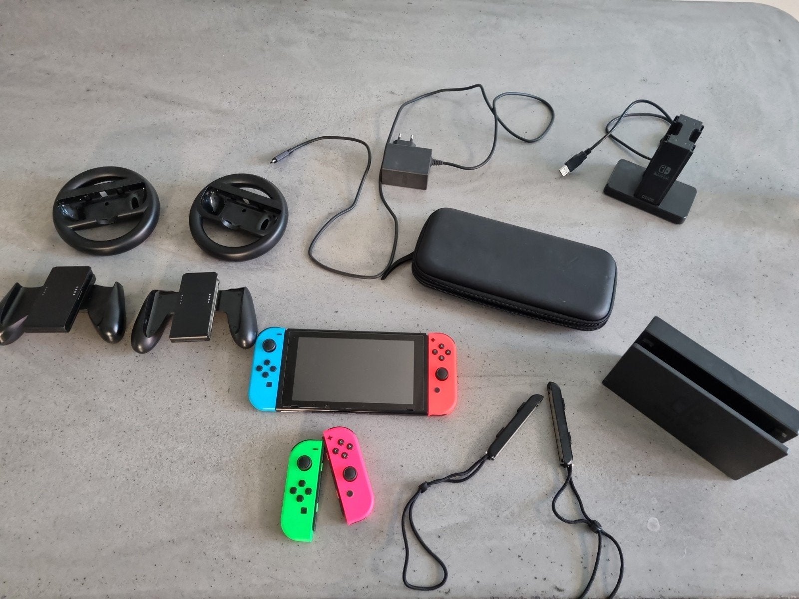 Nintendo switch met veel accessoires, Spelcomputers en Games, Ophalen, Zo goed als nieuw, Met 2 controllers, Switch Original
