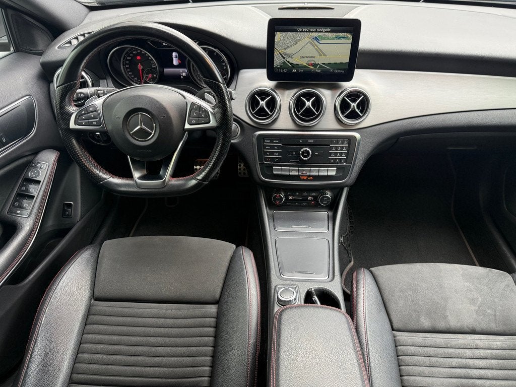 Mercedes-Benz GLA-klasse 180 Business Solution AMG l Facelif, Auto's, Mercedes-Benz, Gebruikt, 4 cilinders, 715 kg, Alcantara