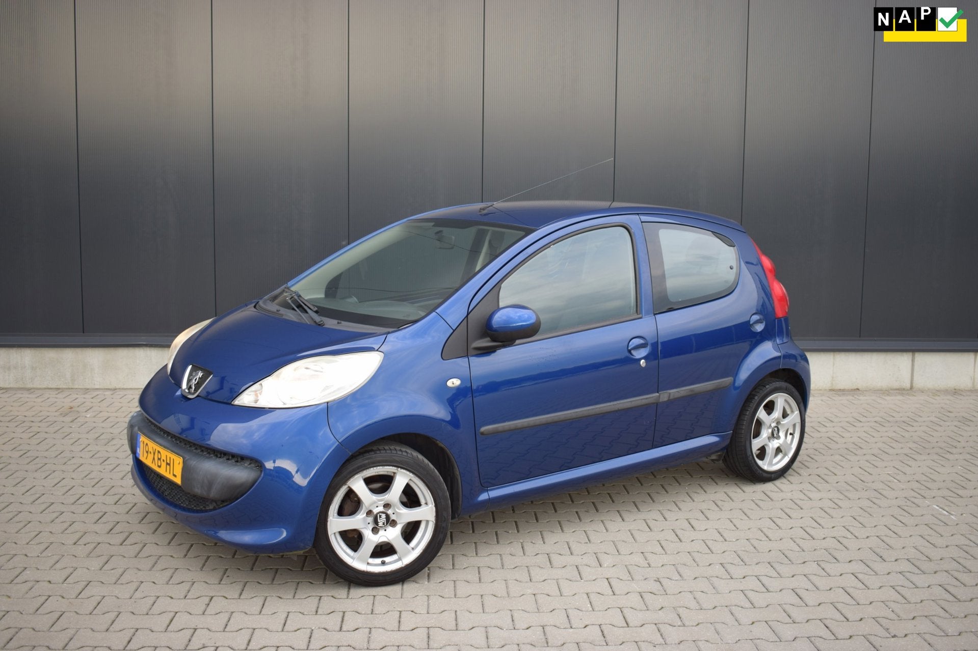 Peugeot 107 1.0-12V Airco 5drs APK 05-2027, Voorwielaandrijving, Stof, Gebruikt, Zwart
