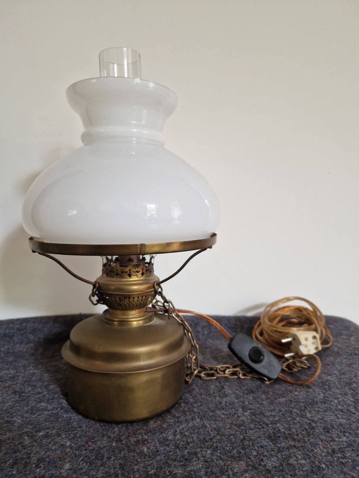Vintage olielamp / petroleumlamp - messing met glazen kap, Ophalen of Verzenden