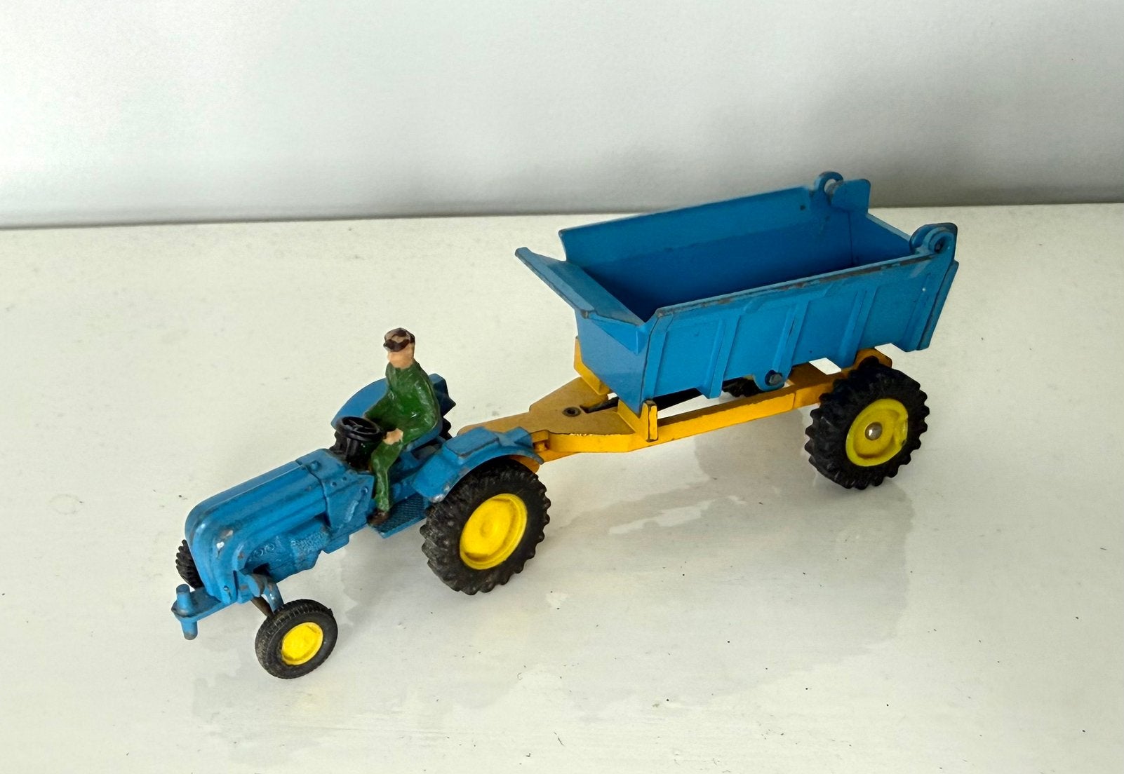 Siku V218 oude Porsche Diesel tractor met aanhanger, Ophalen of Verzenden, Gebruikt, Hijskraan, Tractor of Landbouw, SIKU