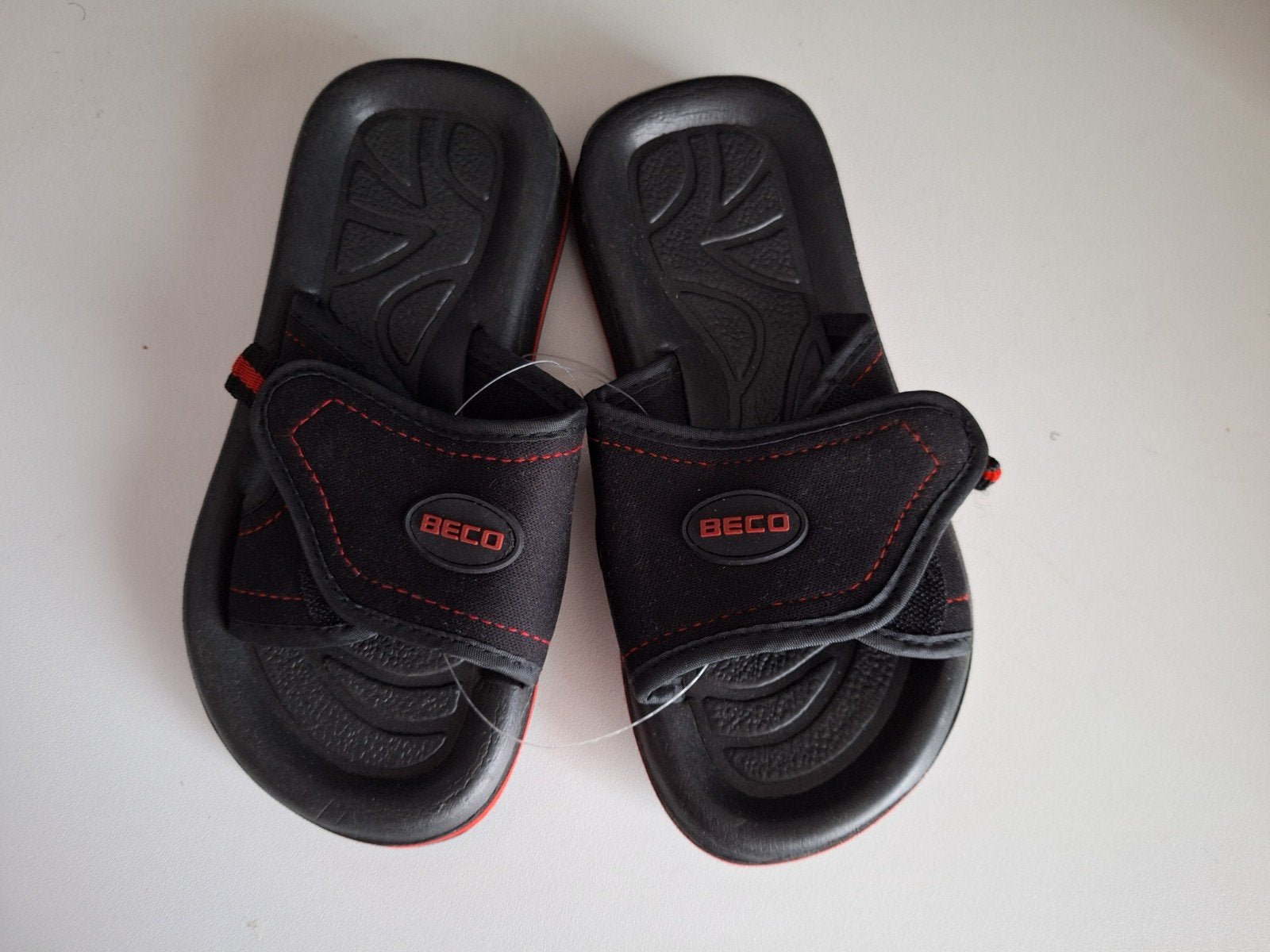 Beco slippers maat 35 - Zwart met rood accent, Kleding | Dames, Nieuw, Ophalen of Verzenden, BECO, Instappers