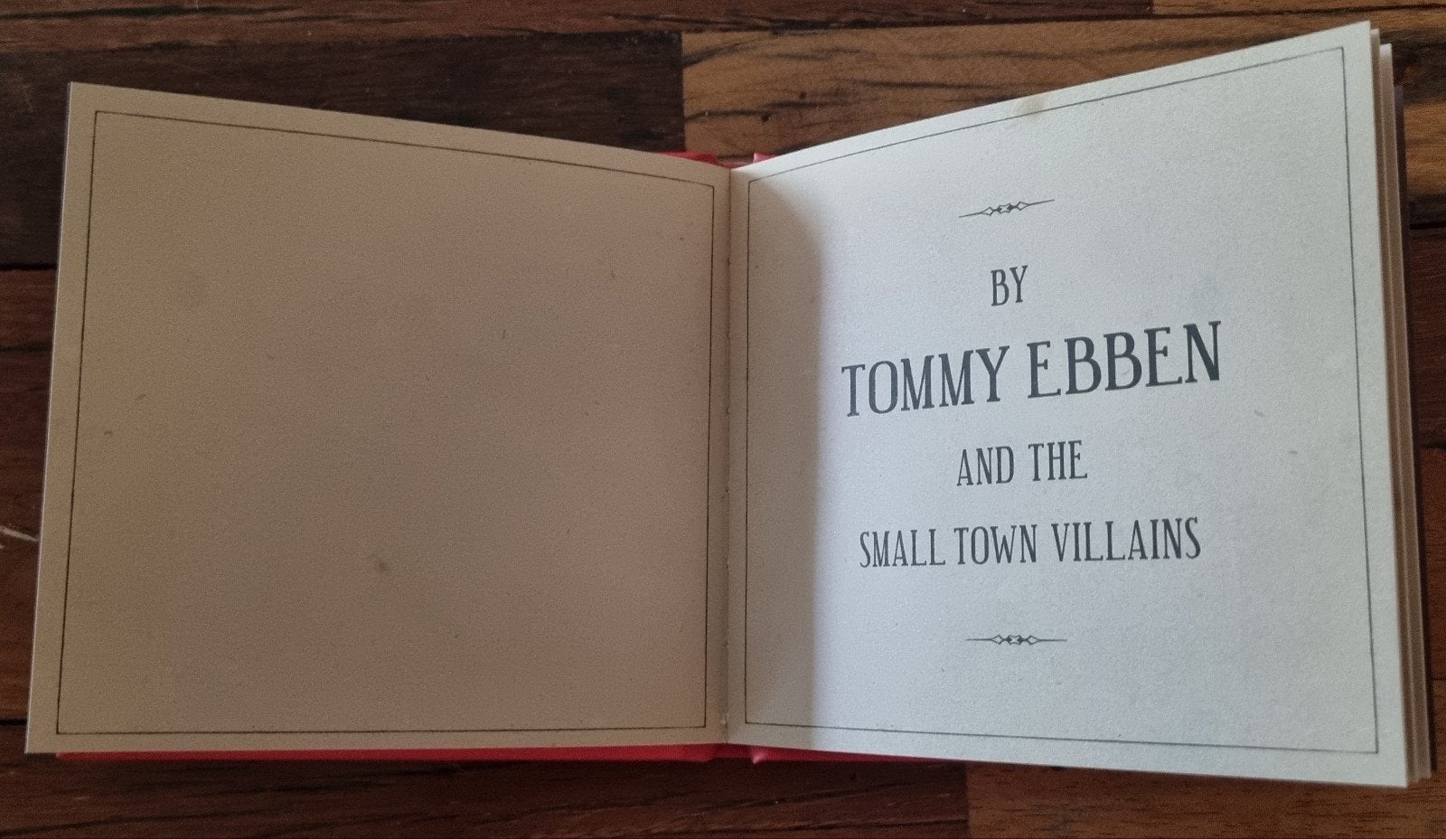 Tommy Ebben & The Small Town Villains - A Whisper To Arms, Ophalen of Verzenden, Zo goed als nieuw, Album, Inclusief boekje