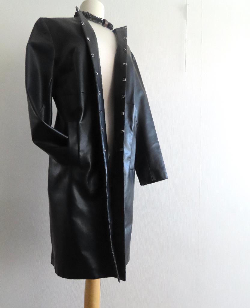 KINKY CHIQUE Lange Vegan leren blazer mt 46/48, Kleding | Dames, Verzenden, Zwart, Maat 46/48 (XL) of groter, Zo goed als nieuw