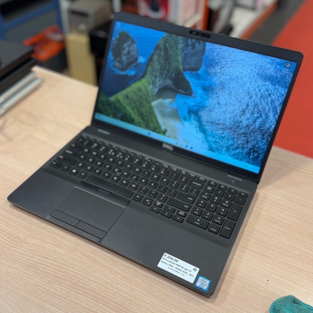 Dell Latitude 5500 8e gen i5 laptop | 8Gb - 256Gb SSD - W11, Computers en Software, Windows Laptops, Dell, Zo goed als nieuw, Support@Dell.com