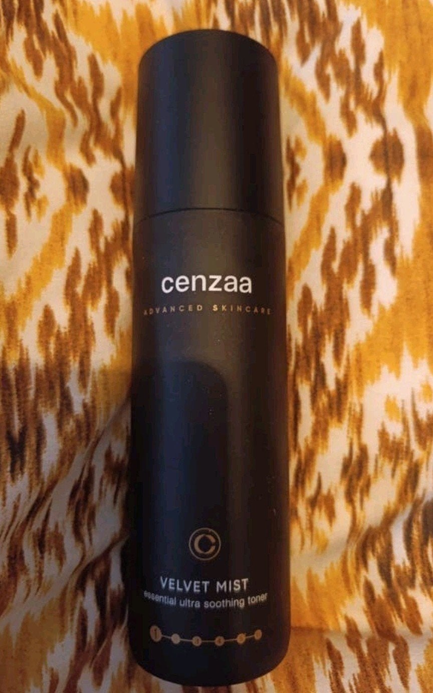 Cenzaa skincare velvet mist essential ultra soothing toner, Ophalen of Verzenden, Nieuw, Gehele gezicht, Verzorging