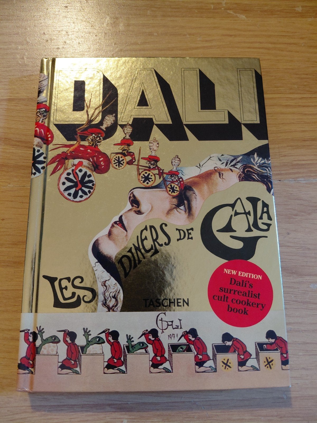 Salvador Dali kook- recepten- kunstboek Engelstalig Taschen, Boeken, Ophalen of Verzenden, Zo goed als nieuw