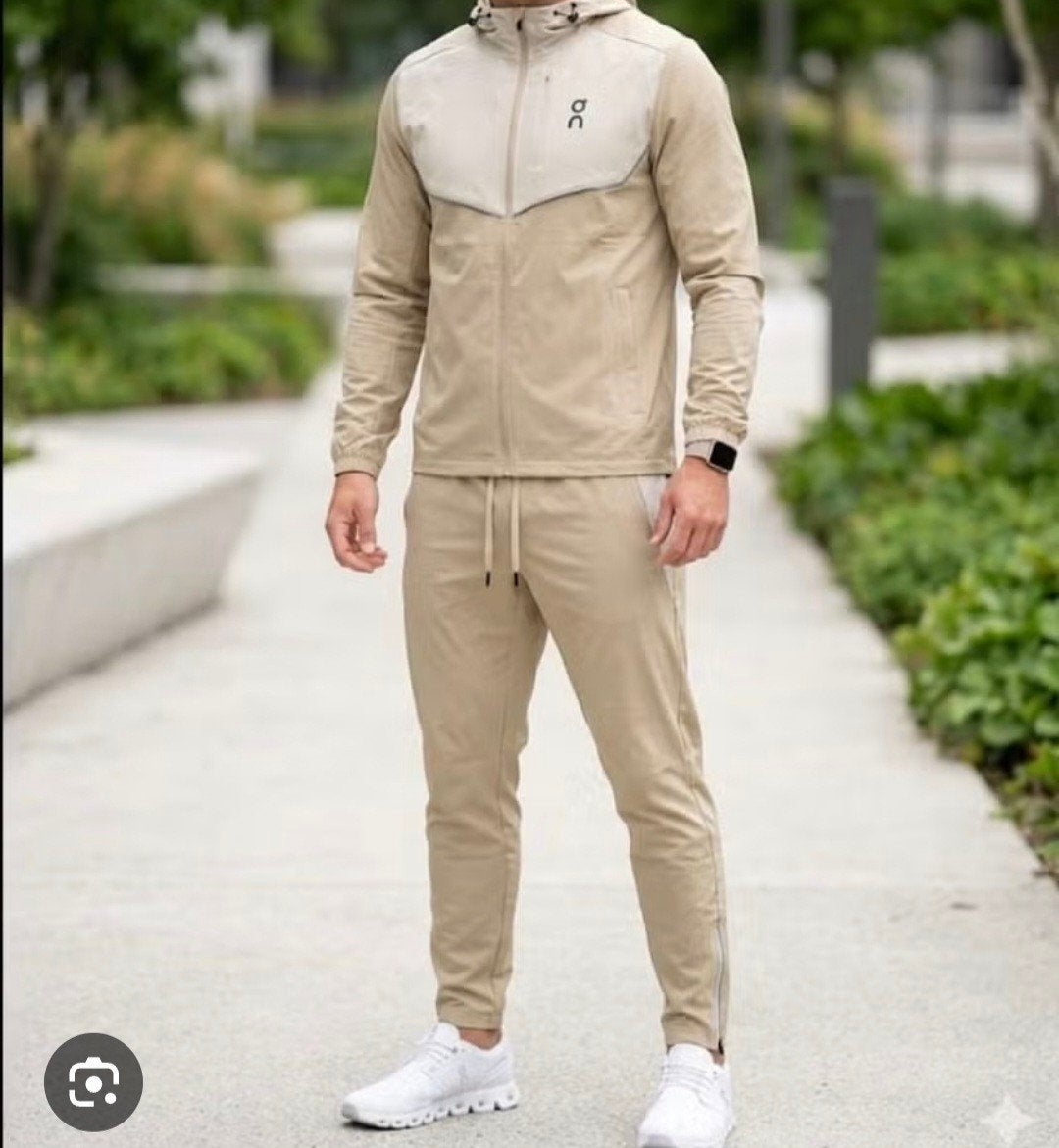On Running trainingspak - Beige/Zandkleurig, Kleding | Heren, Fitness, Beige, Maat 56/58 (XL), Ophalen of Verzenden