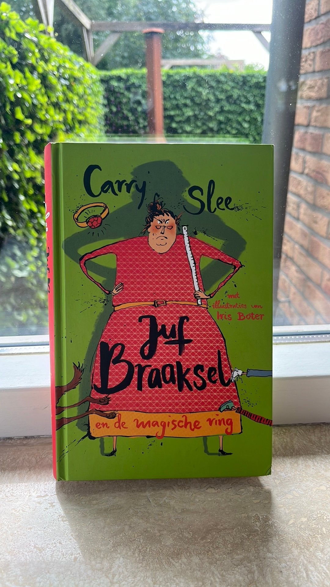 Juf braaksel en de magische ring, Ophalen of Verzenden, Zo goed als nieuw