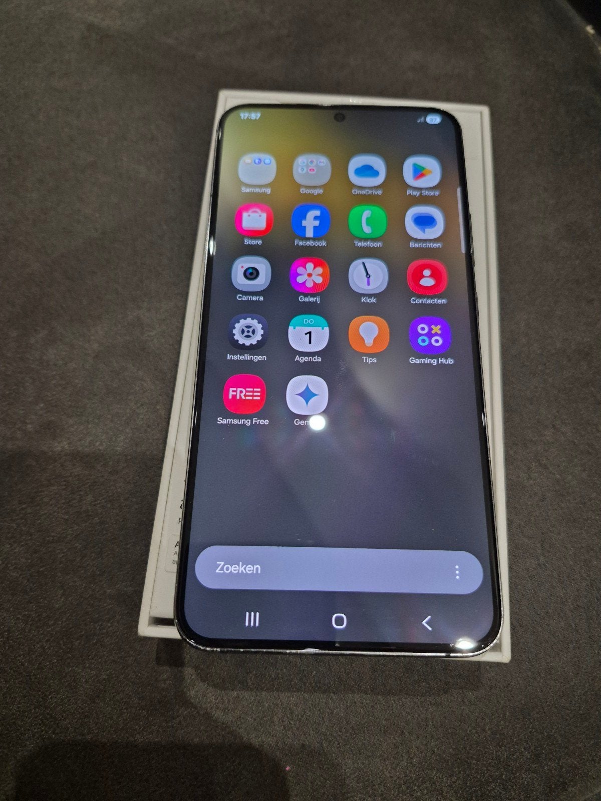 Foto 2 van Samsung Galaxy S22+ 128GB Zwart - Zeer Netjes