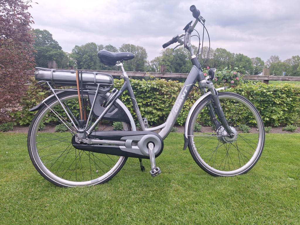 Mooie en goede Giant, met garantie., Fietsen en Brommers, Elektrische fietsen, Ophalen, Giant, Zo goed als nieuw, 50 km per accu of meer