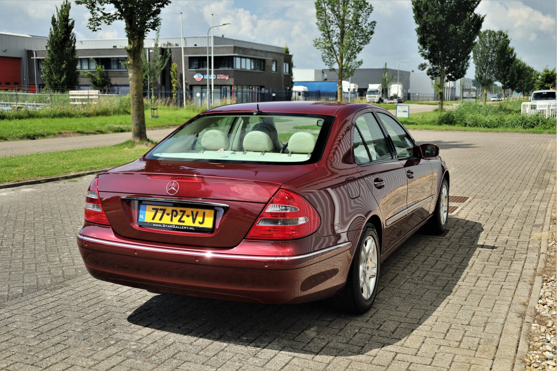 Mercedes-Benz E-Klasse E 200 K. Elegance 90853km Youngtimer, Auto's, Automaat, Achterwielaandrijving, Gebruikt, Beige