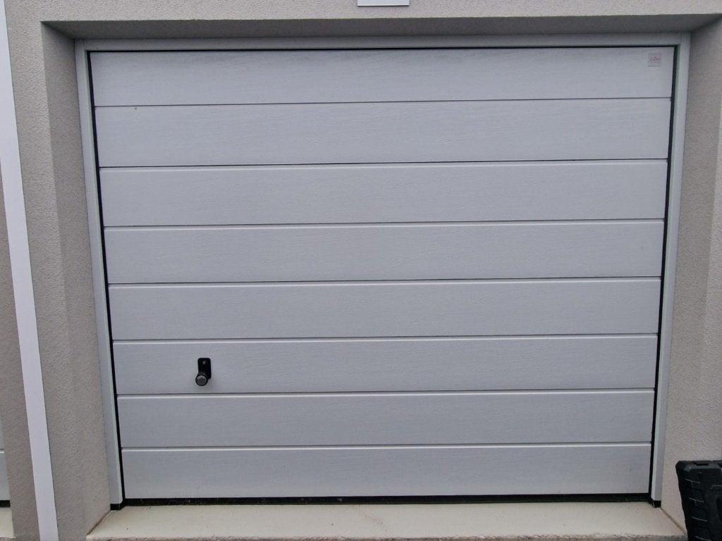 Huur garagebox op de 1e verdieping 18m2, Huizen en Kamers, Garages en Parkeerplaatsen, Limburg