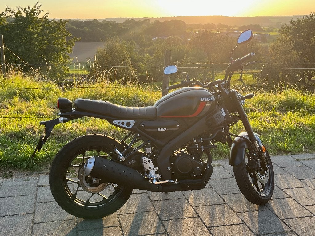 Yamaha XSR125 Zwart/Rood - Ideaal voor A1 rijbewijs, Motoren, Gebruikt, Particulier, 125 cc, 11 kW of minder