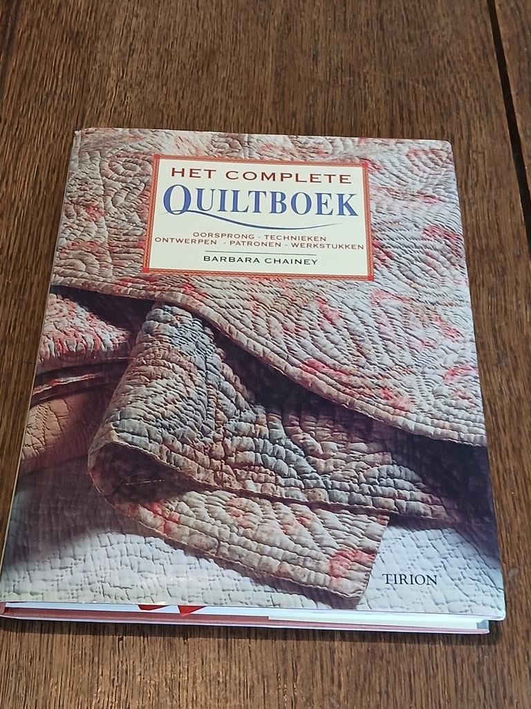 HET COMPLETE QUILTBOEK, MET VEEL EXTRA'S ALS NIEUW.., Boeken, Ophalen of Verzenden, Zo goed als nieuw, Overige onderwerpen