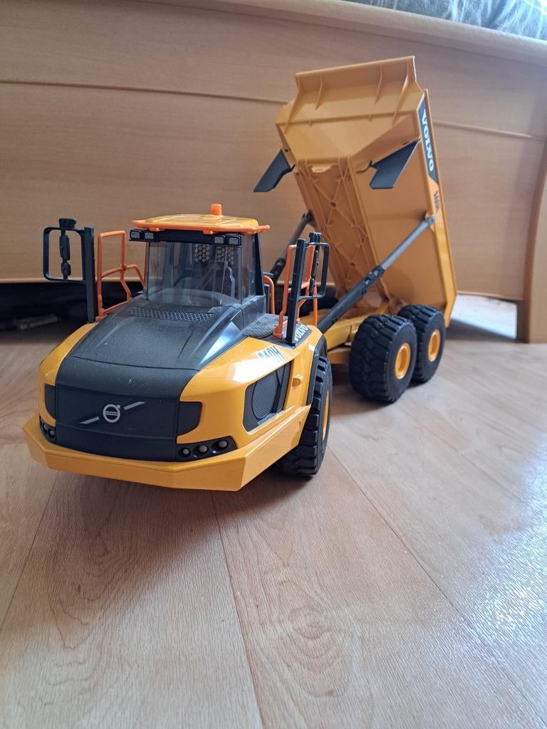 Bruder Volvo kiepwagen, Ophalen of Verzenden