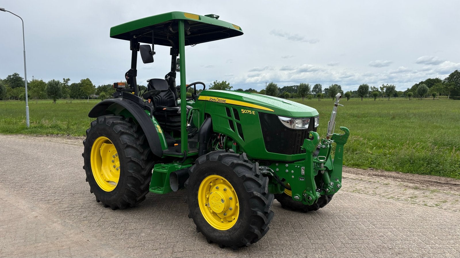 John Deere 5075E (autotrack ready), Zakelijke goederen, Agrarisch | Tractoren, Gebruikt, Tot 2500, Tot 80 Pk, Ophalen