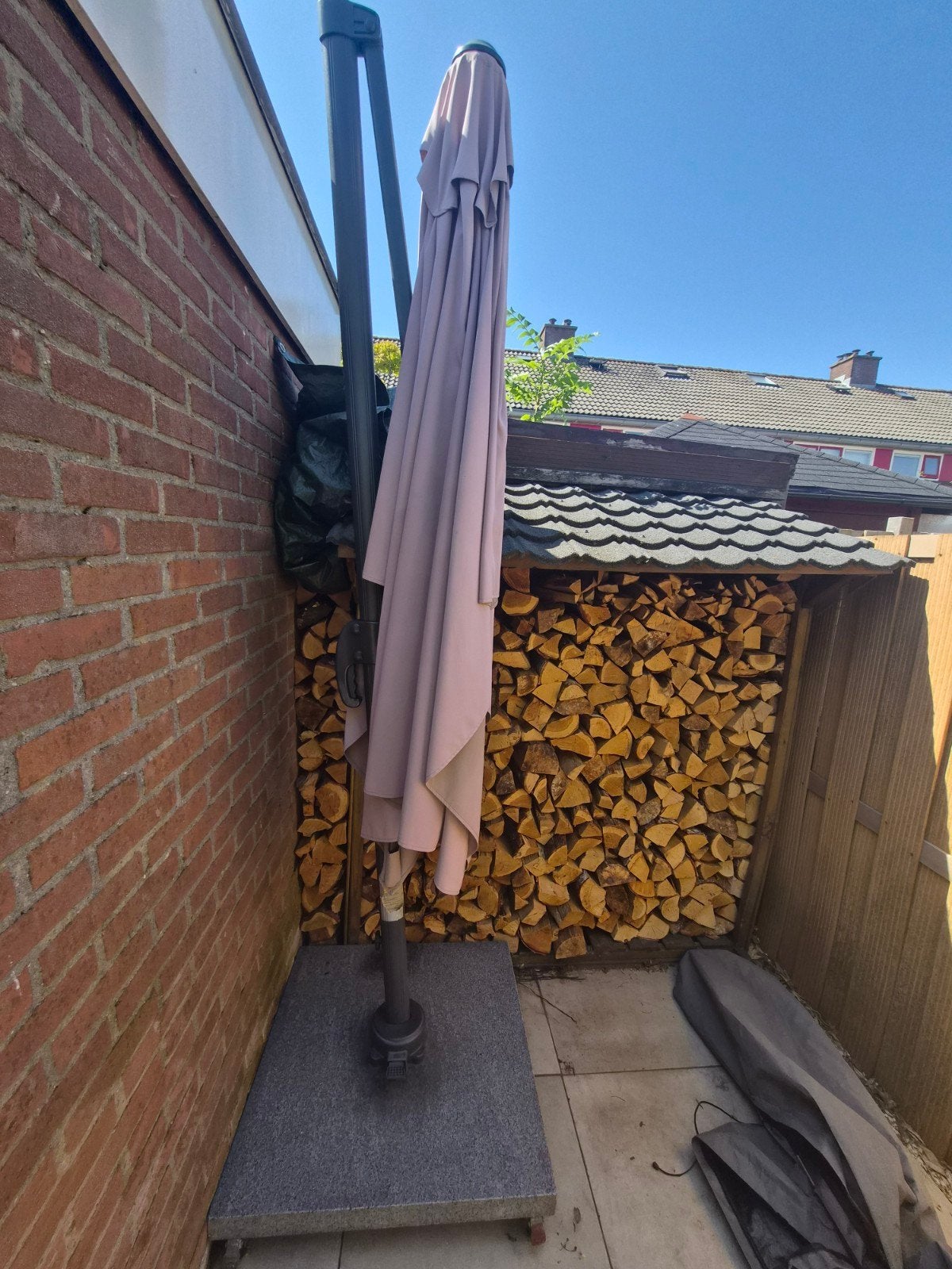 Taupe zweefparasol met voet, Tuin en Terras, Ophalen, Gebruikt, 2 tot 3 meter, Zweefparasol