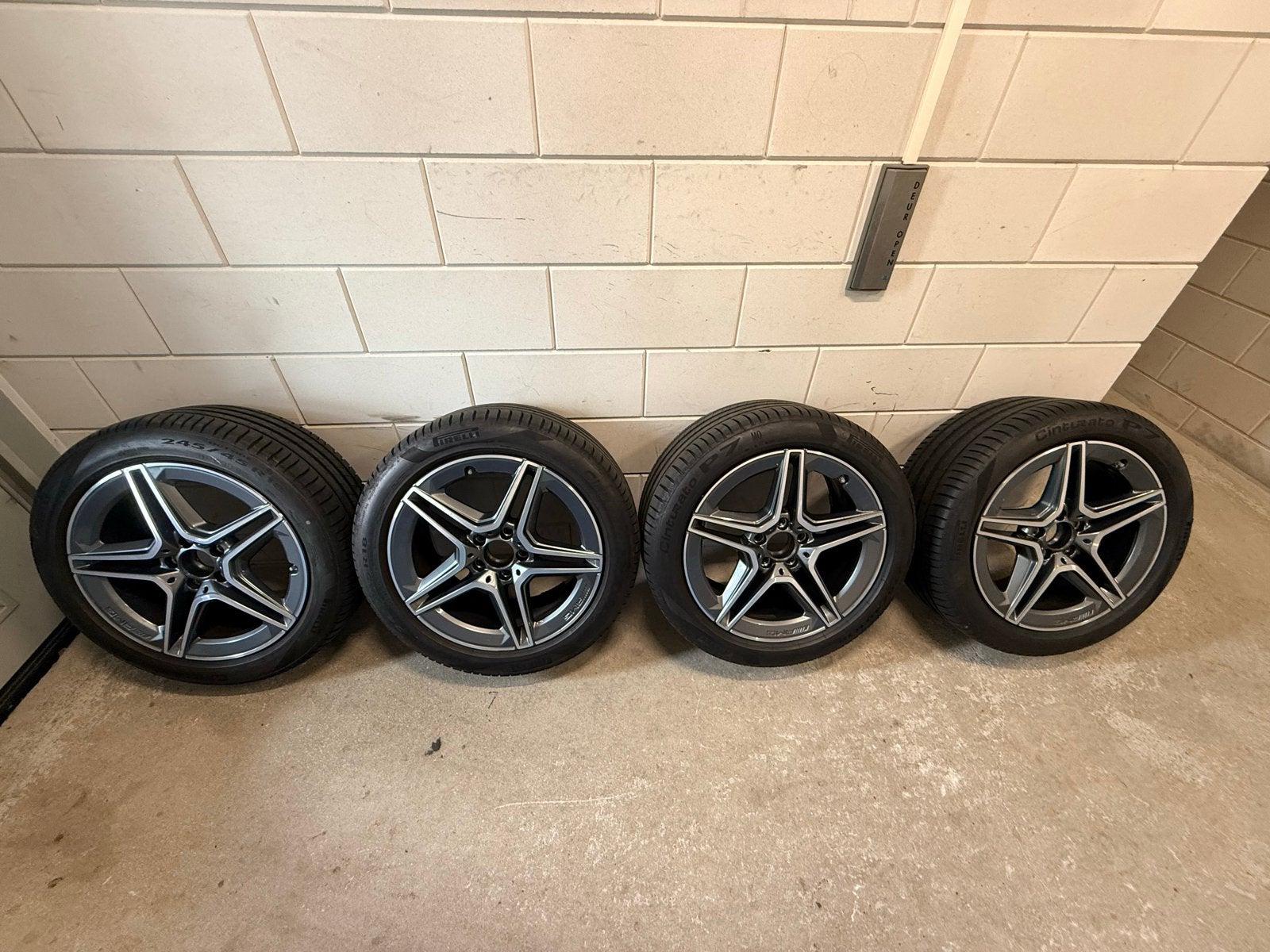 Mercedes E klasse W213 AMG 18 inch velgen, Auto-onderdelen, Ophalen, 18 inch, Banden en Velgen, Personenwagen