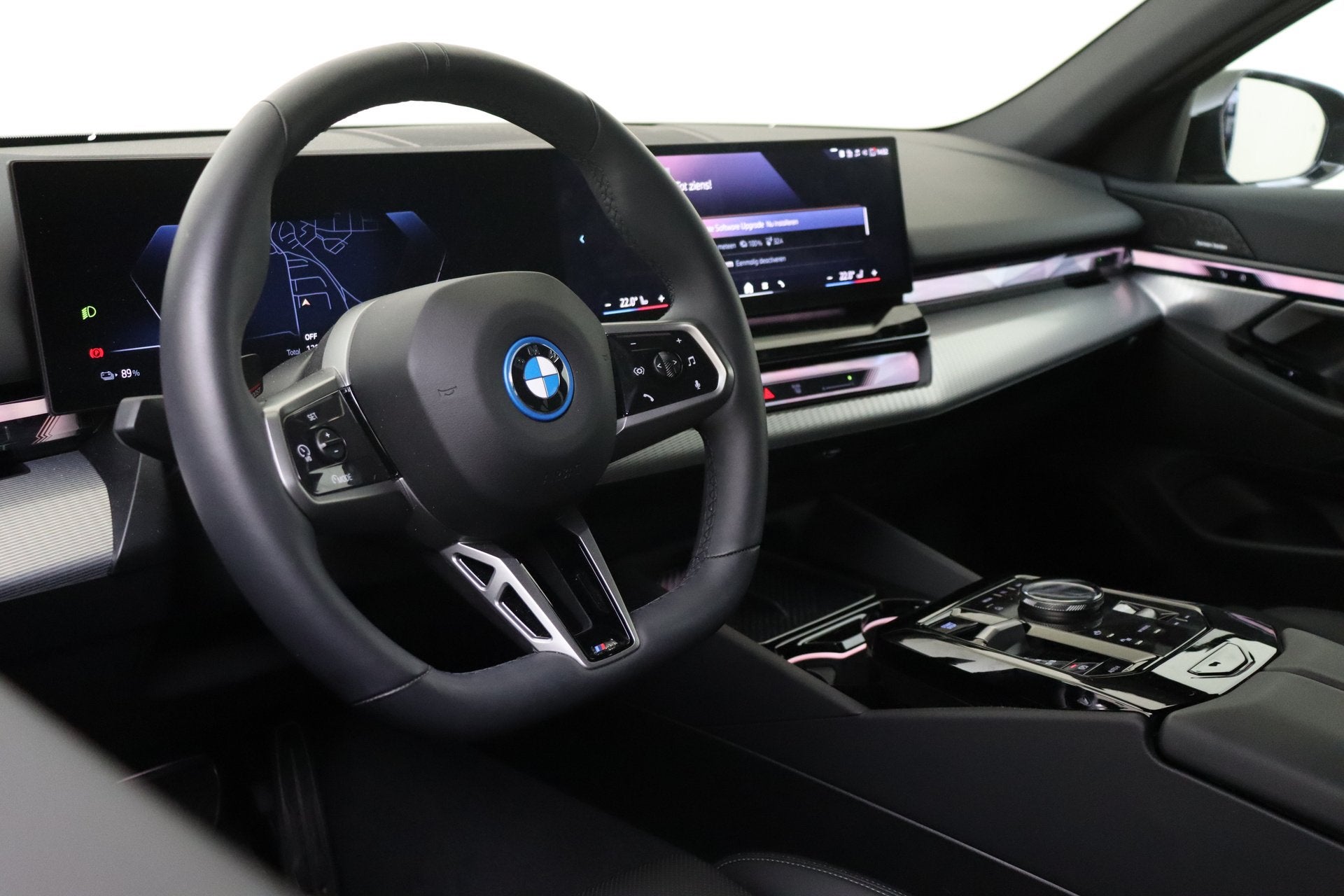 BMW i5 eDrive40 M Sport / Stoelverwarming / Achteruitrijcame, 2095 kg, Achterwielaandrijving, Gebruikt, Zwart