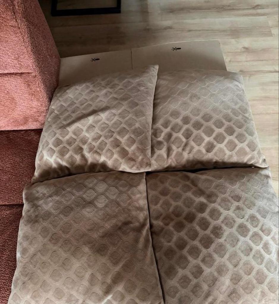 Set van 4 velours sierkussens 40x40cm - Bruingoud, Huis en Inrichting, Woonaccessoires | Kussens, Ophalen of Verzenden, Zo goed als nieuw