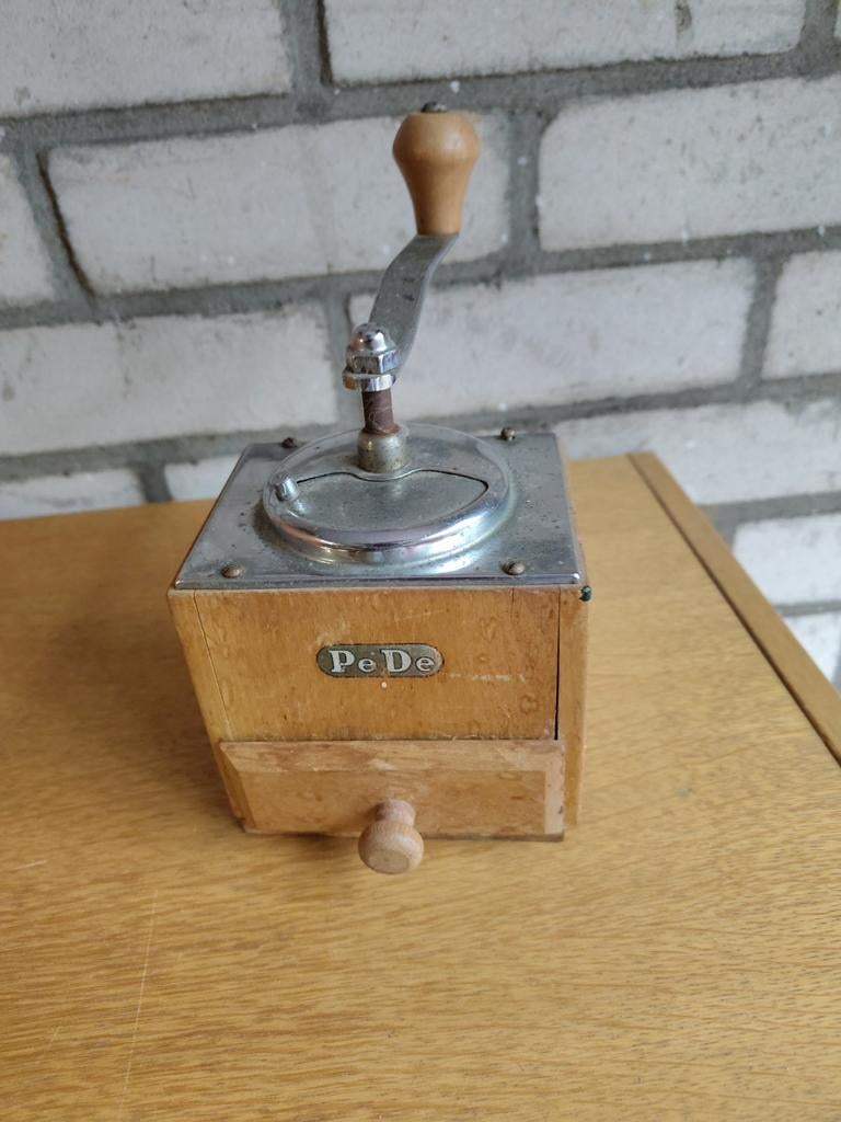 Vintage PeDe Koffiemolen - Houten Handkoffiemolen, Antiek en Kunst, Ophalen of Verzenden