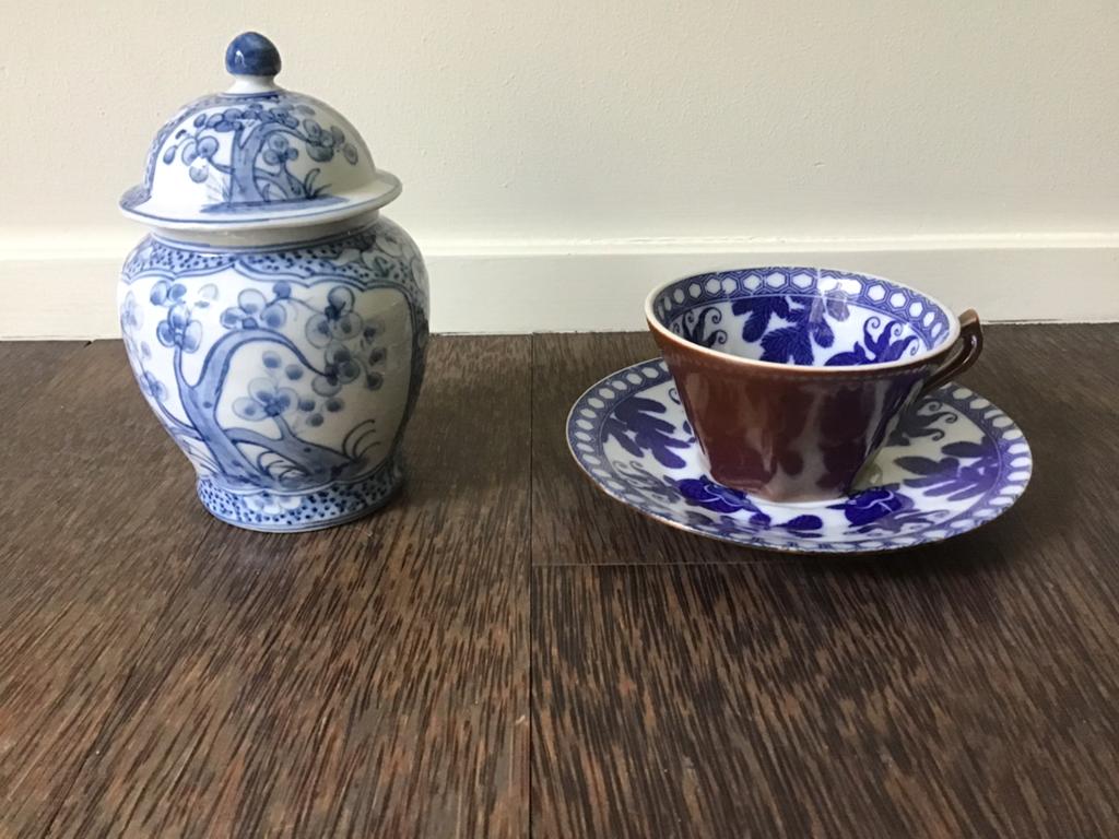 Chinees dekselpotje + capucijner kop- en schotel, Antiek en Kunst, Antiek | Porselein, Ophalen of Verzenden