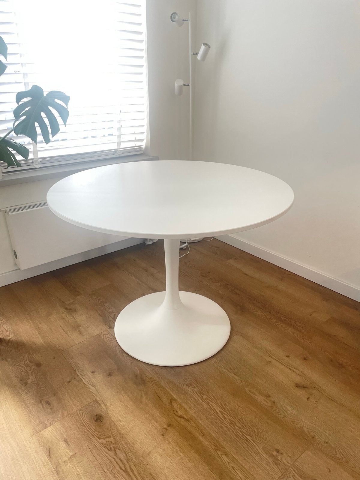 Witte ronde eettafel - Tulip stijl Docksta Ikea