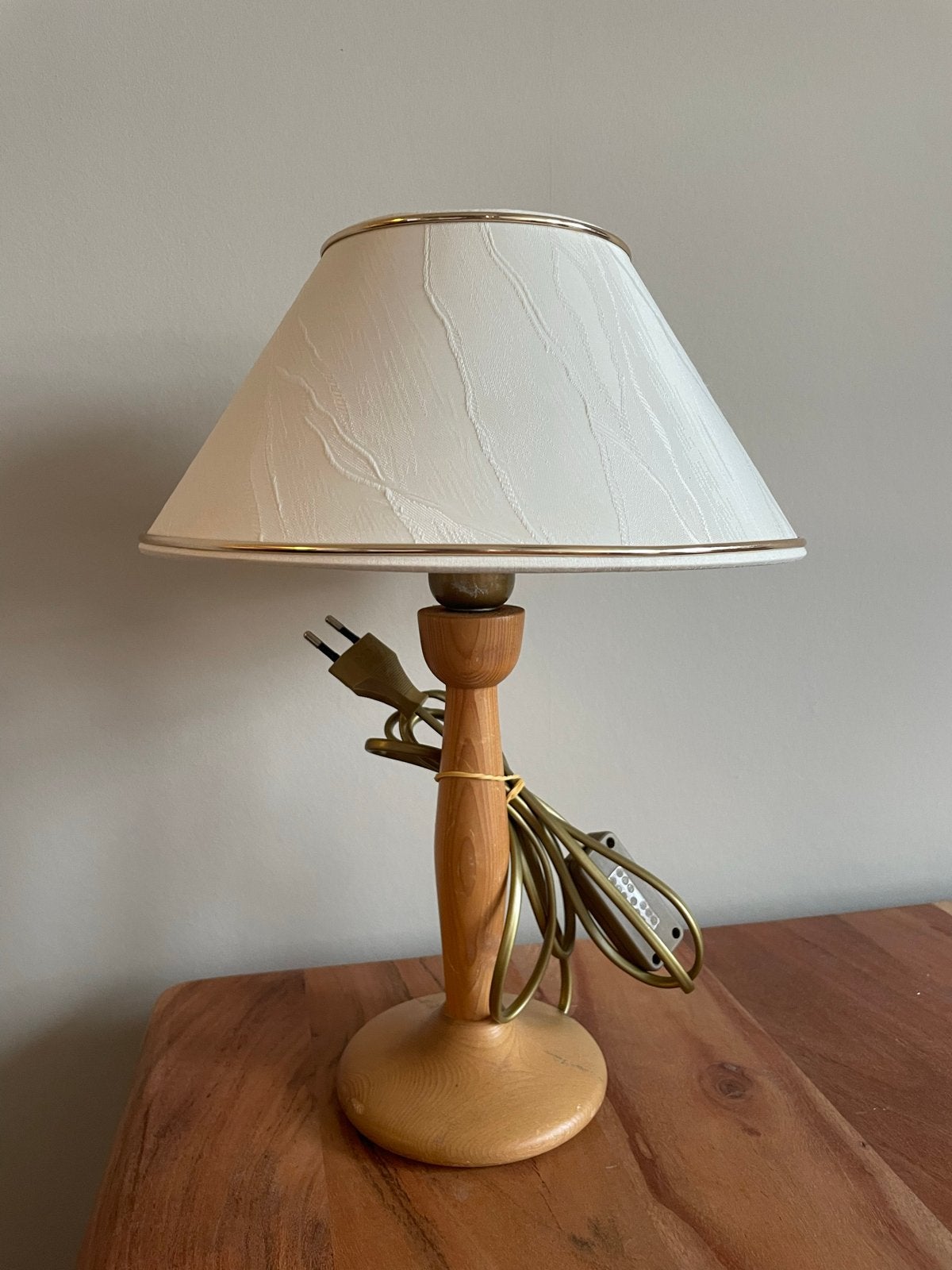 Retro houten tafellamp met stoffen kap, Gebruikt, Ophalen of Verzenden, Minder dan 50 cm, Retro