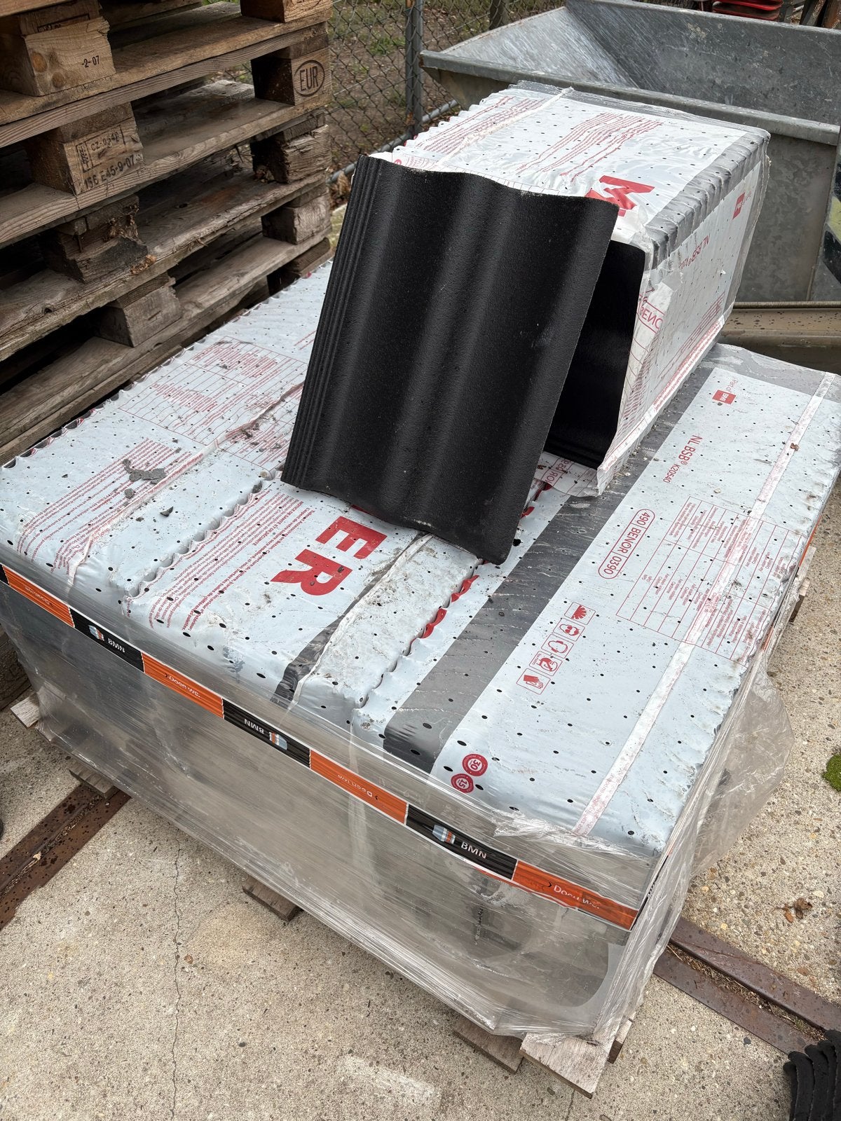 Monier Sneldek Novo+ Zwart Dakpannen, gevelpan, nokvorst, Doe-het-zelf en Verbouw, Ophalen, Steen of Klei, Zwart, Nieuw
