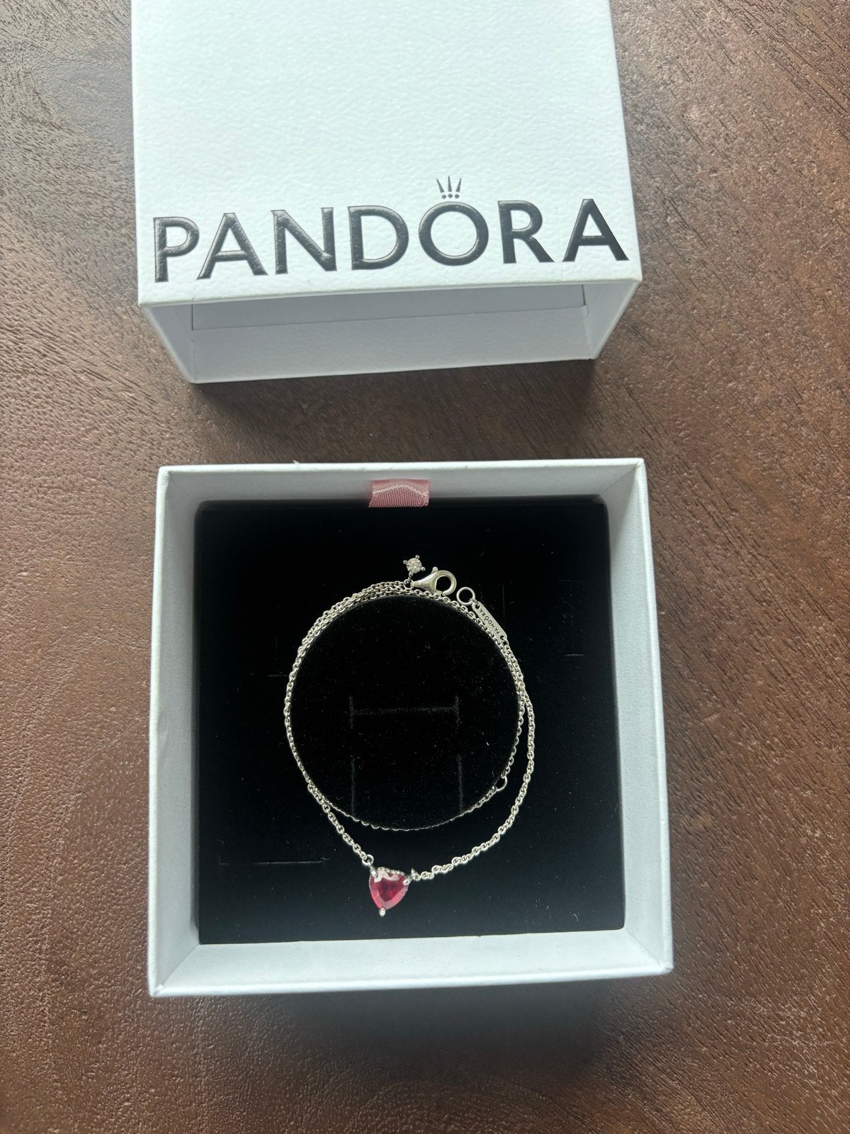Pandora ketting met rood hartje, Ophalen of Verzenden, Zo goed als nieuw, Zilver, Met edelsteen