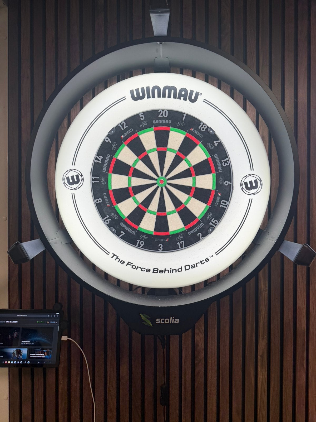 Winmau Blade 360 Triple Core Dartbord + Surround, Sport en Fitness, Darts, Ophalen, Gebruikt, Dartbord