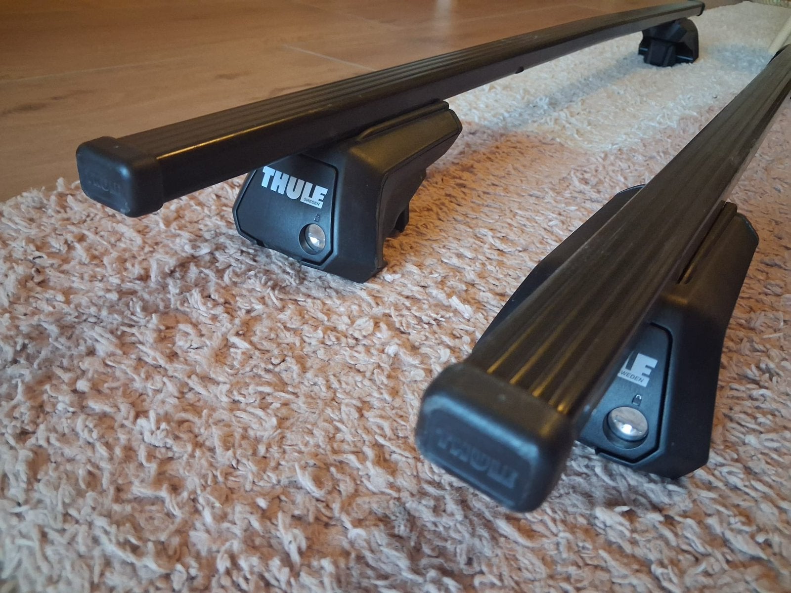 Thule Evo Raised Rail 7104 dakdragers 127 cm | Complete set, Auto diversen, Dakdragers, Ophalen, Zo goed als nieuw