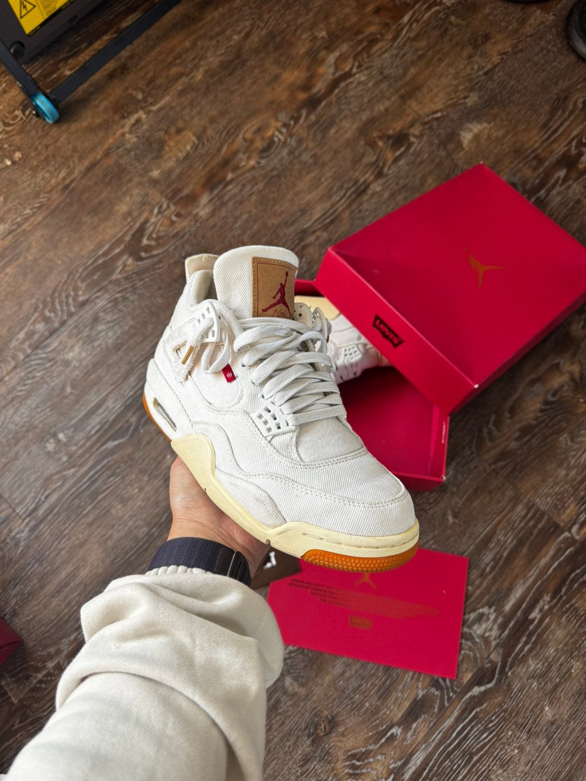 Nike Air Jordan 4 x Levi’s – White Denim, Wit, Ophalen of Verzenden, Sneakers of Gympen, Zo goed als nieuw